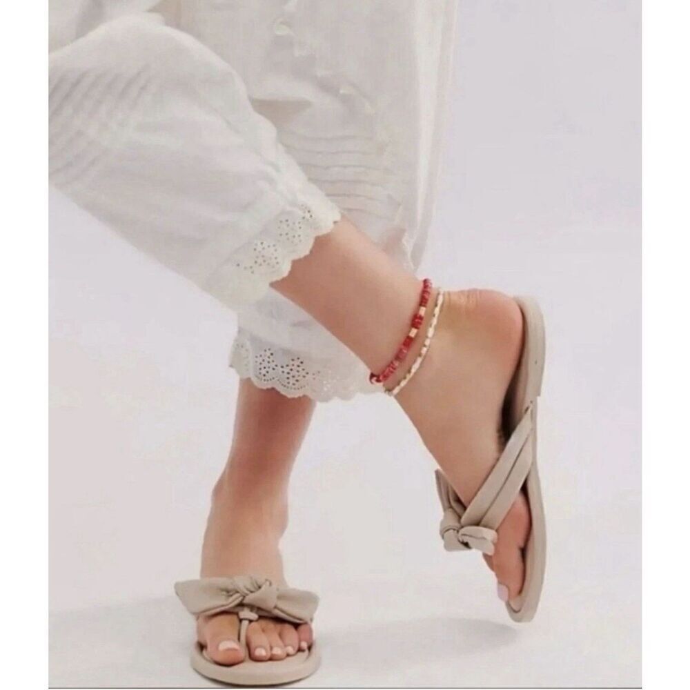 Free People Size 11 Brynn Bow Sandals Grey Nude Flip Flops Thongs Neutral Italy